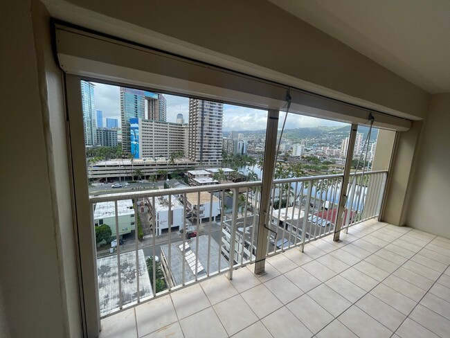 Building Photo - 2 Bedroom 1.5 Bathroom at Keoni Ana Waikik...