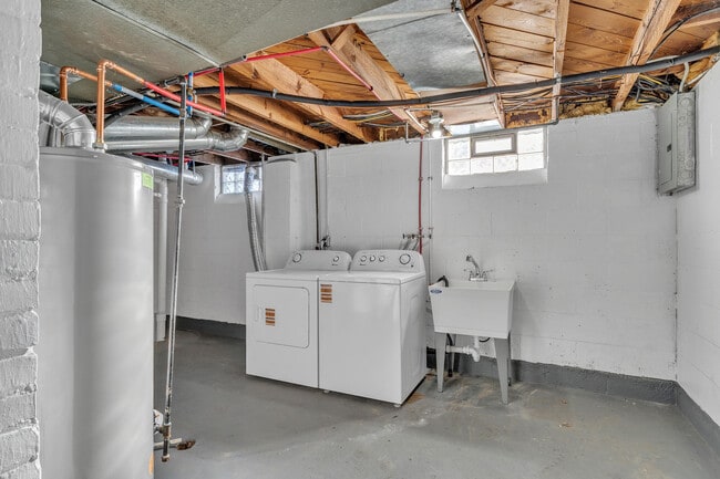 Building Photo - 11319 Tecumseh Ave