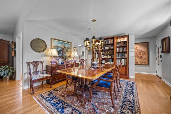 Building Photo - Gorgeous Mid-Century Modern Ranch in West Raleigh near NCSU and Lake Johnson - Fenced-in Backyard!