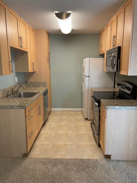 Kitchen - 231 Masters Ct
