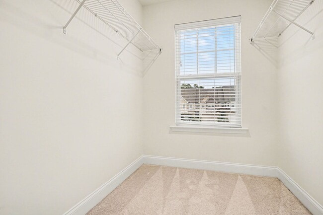 Building Photo - 3BR Like-New Townhome –  Morrisville RTP RDU