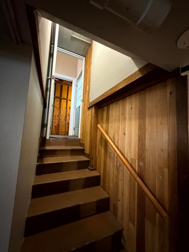 Building Photo - 4 Bedroom House Near Downtown Eugene