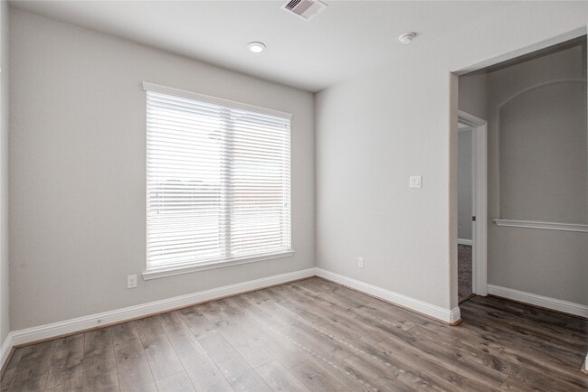 Building Photo - 12816 Oak Fls Dr