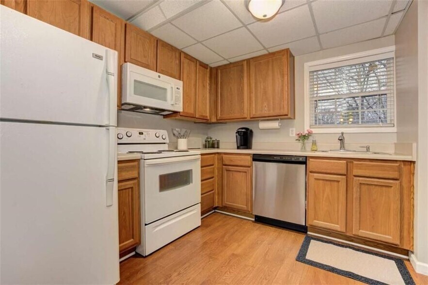 Building Photo - 2535 Hickory Rd