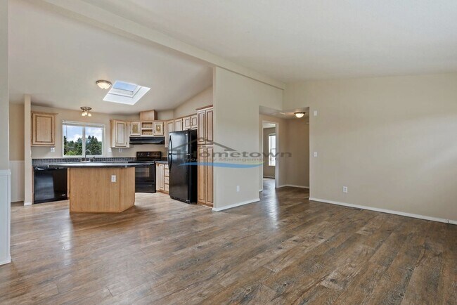 Building Photo - Country Home with Fenced Yard in Hayden!