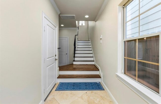 Building Photo - 1215 Roberts St