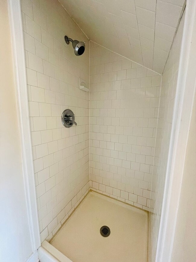 Building Photo - 1731 E Main St