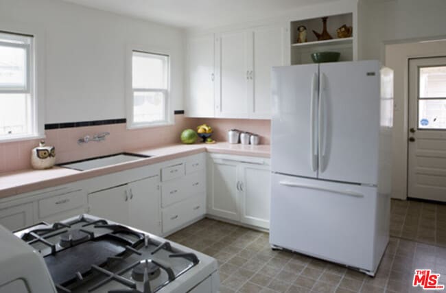 Building Photo - 3621 Greenfield Ave