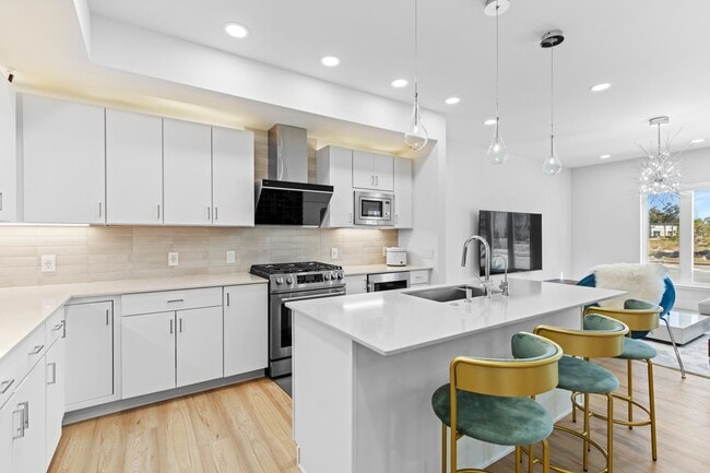 Building Photo - Exclusive Townhome in The Vue at Celebration Pointe