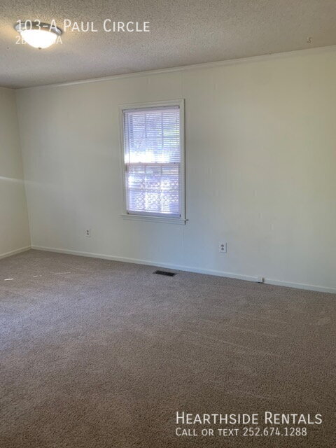 Building Photo - 103 Paul Cir