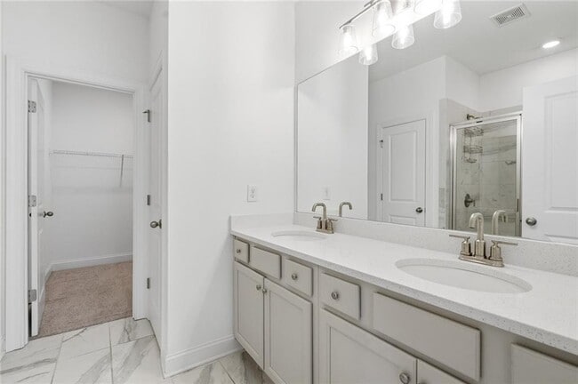 Building Photo - 2438 Figaro Dr
