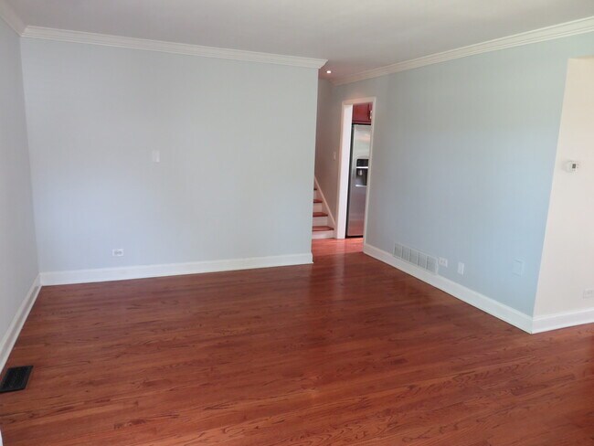 Building Photo - 932 Brantwood Ave