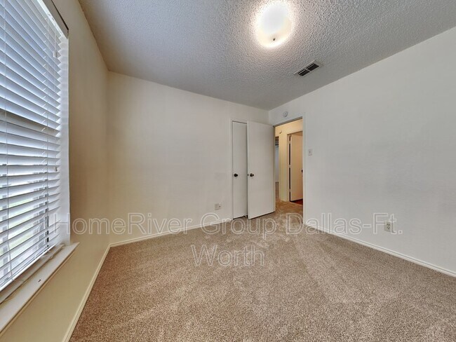 Building Photo - 816 Castleview Dr