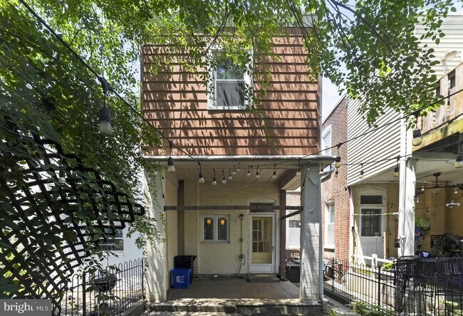 Building Photo - 185 Baldwin St