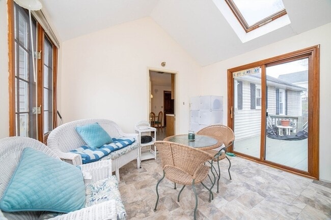 Building Photo - 8 Minthorne St