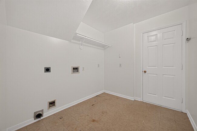 Building Photo - 18515 Autumn Park Dr