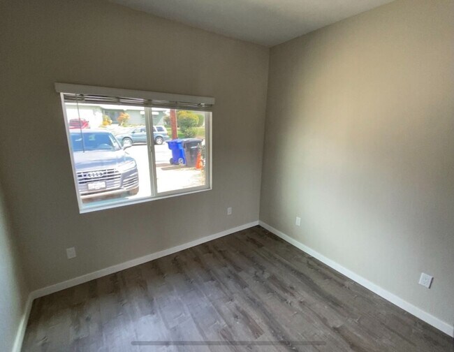Building Photo - 5336 E Falls View Dr