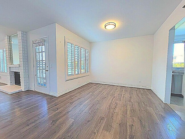 Building Photo - 28506 Barbosa