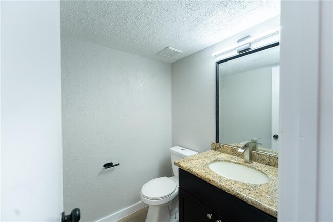 Building Photo - 4714 Glenvillage St