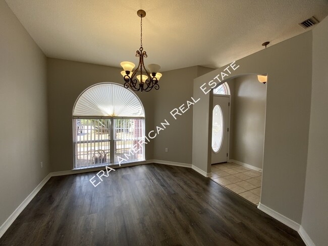 Building Photo - 2110 Bahama Dr