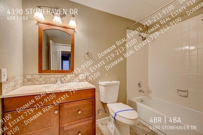 Building Photo - 4390 Stonehaven Dr