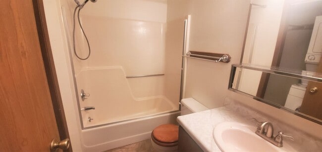 Building Photo - Main Level Living Duplex For Rent