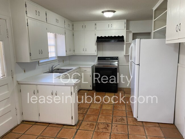 Building Photo - Bright and Welcoming 3/2/1 in the Maxey Park Neighborhood