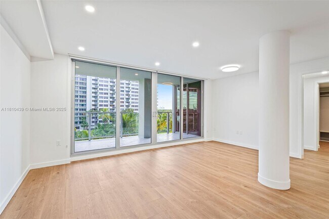 Building Photo - 1500 Bay Rd