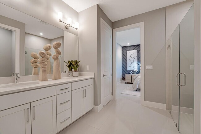 Building Photo - 925 SW Pr Ave