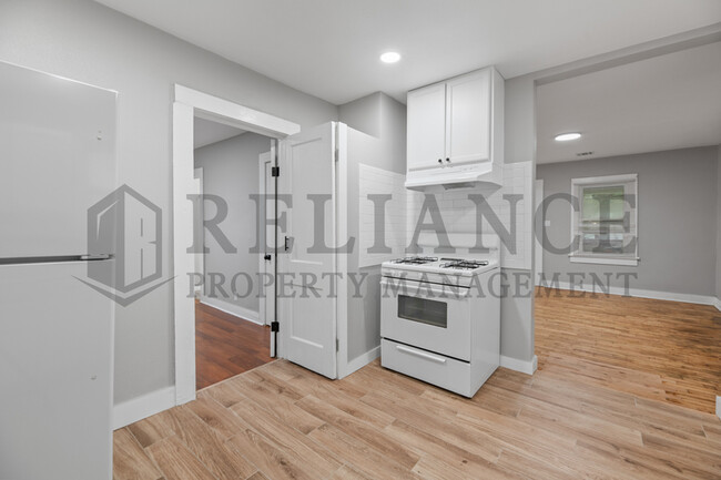 Building Photo - 119 S Custer Ave