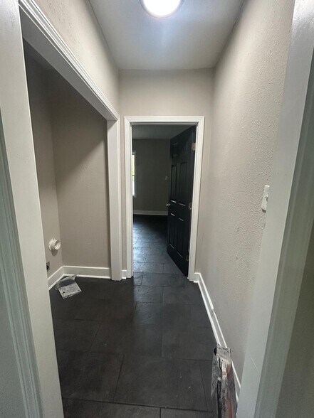 Building Photo - 2760 Lola Ave