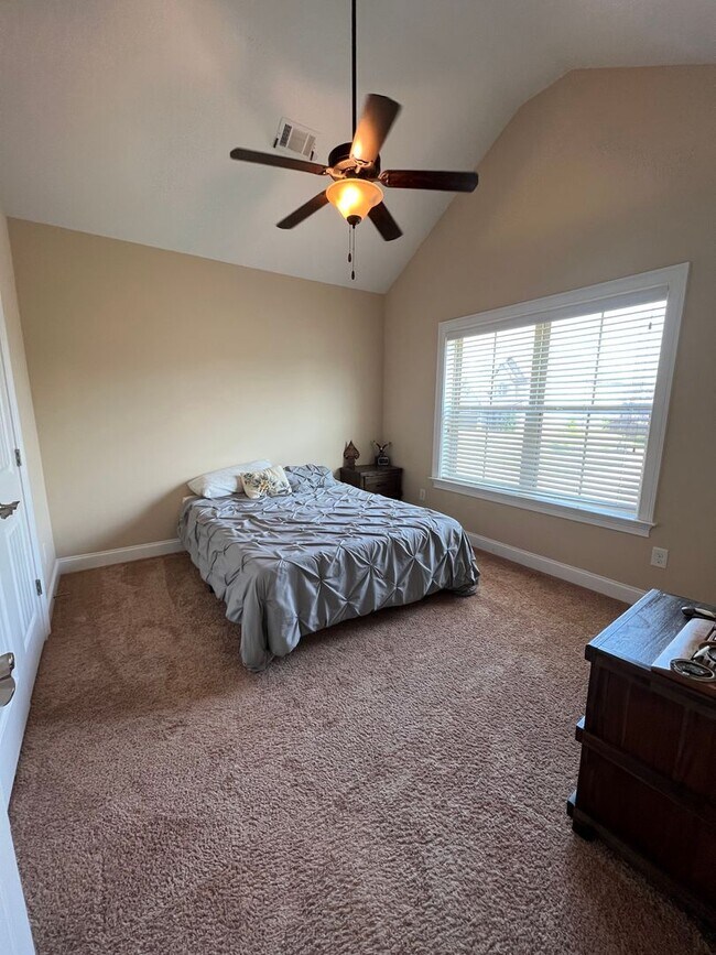 Residential House in The Cotswolds 2607 Salford St Auburn AL 36832 Apartment Finder