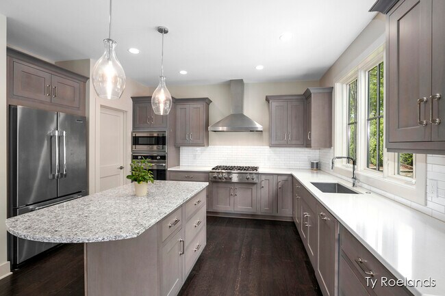 Building Photo - 3757 Lake Birch St NE