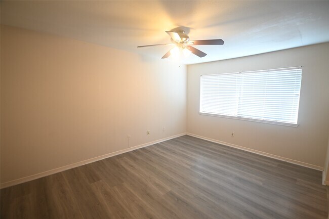 Building Photo - 8340 La Roche Ln