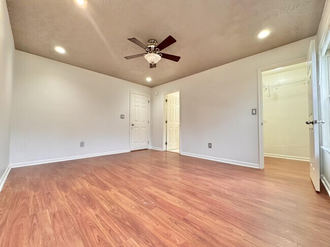 Building Photo - 628 Smugglers Notch Dr