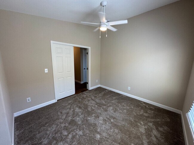 Building Photo - Beautiful Single Story 4 Bedroom 2 Bath Br...