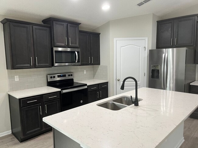 Building Photo - Great home in a gated community