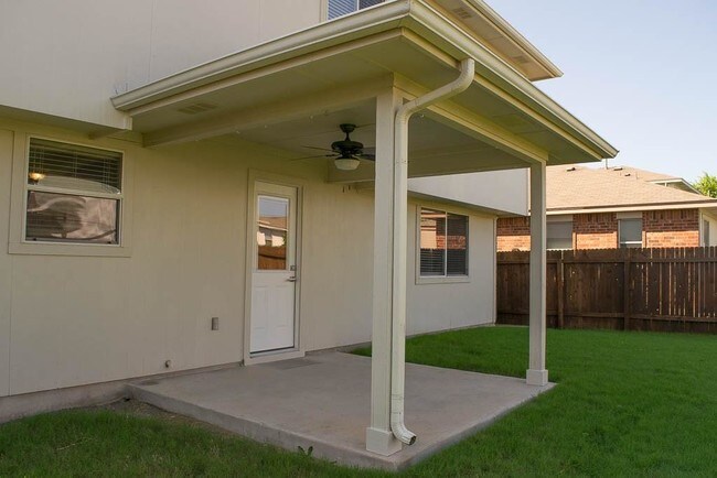 Building Photo - 1708 Darjeeling Dr
