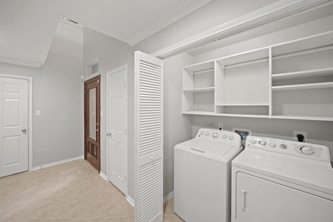 Building Photo - 1014 Rochow St