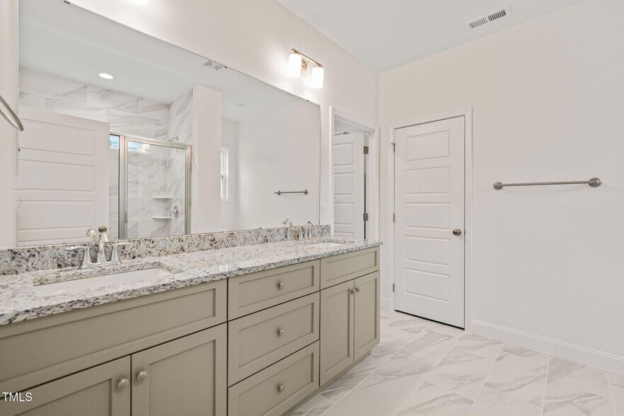 Building Photo - 156 Harmony Trl