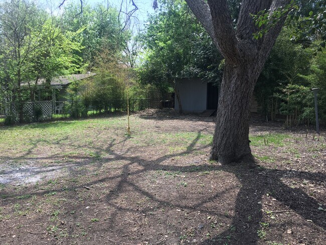 Building Photo - BUNGALOW CLOSE TO ZOLKER PARK