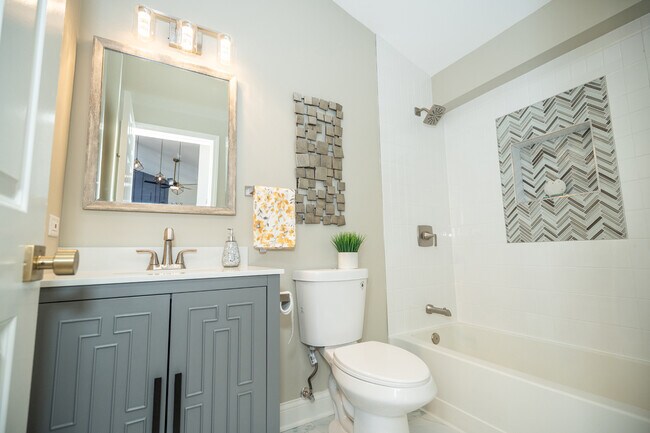 Building Photo - 2835 Rutland Cir