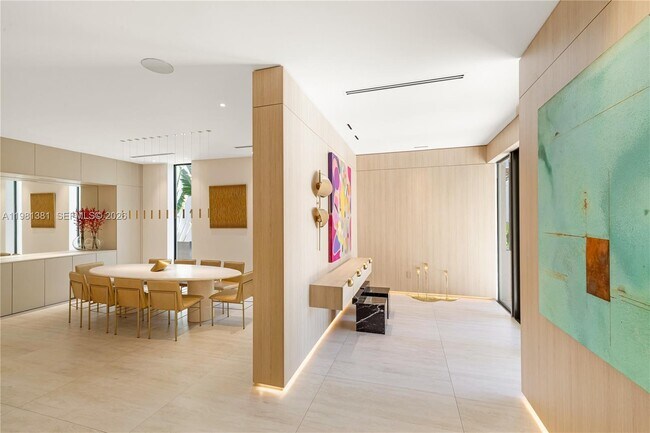 Building Photo - 707 NE 77th St