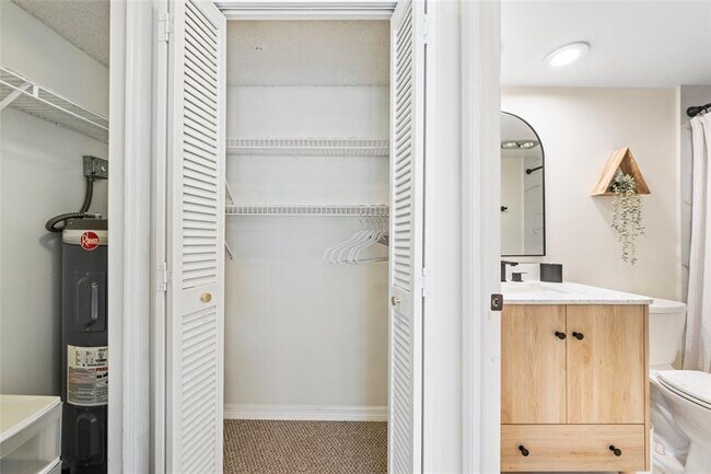 Building Photo - 3150 N Course Ln