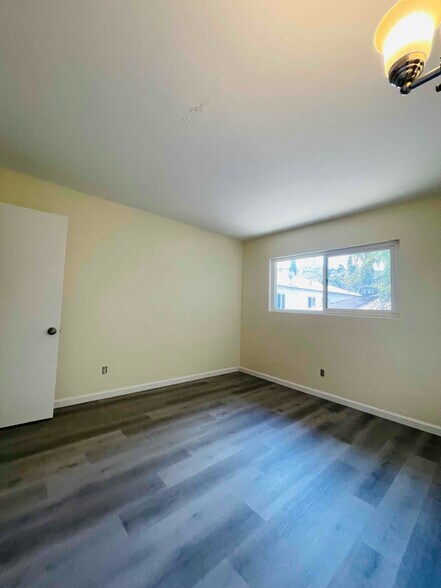 Building Photo - 4523 Spring St