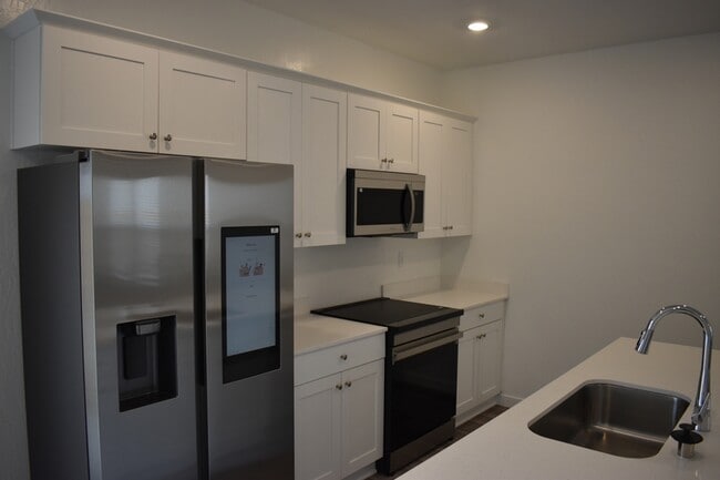 Building Photo - 4472 N San Miguel Ave