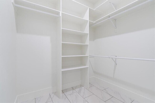 Building Photo - 28 Fleetwood Dr