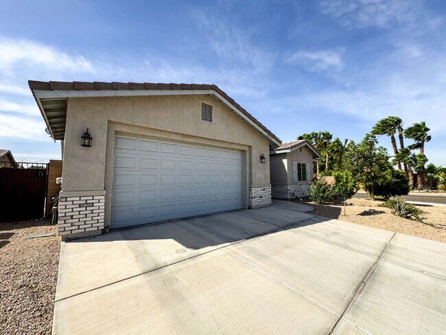 Building Photo - "Spacious 4-Bedroom, 2-Bathroom home in Prime Yuma!"