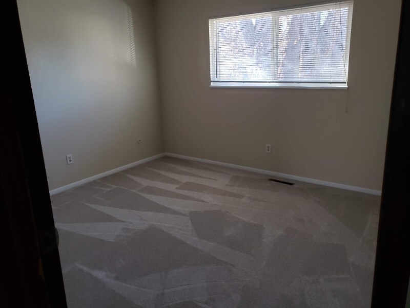 Building Photo - 1400 Village Ln
