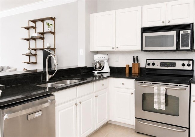 Building Photo - 1850 Cotillion Dr